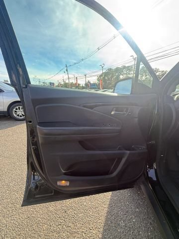 Used 2017 Honda Pilot Touring image 14