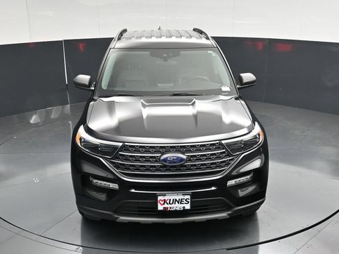 Used 2023 Ford Explorer XLT w/ Equipment Group 202A AWD/4WD image 43