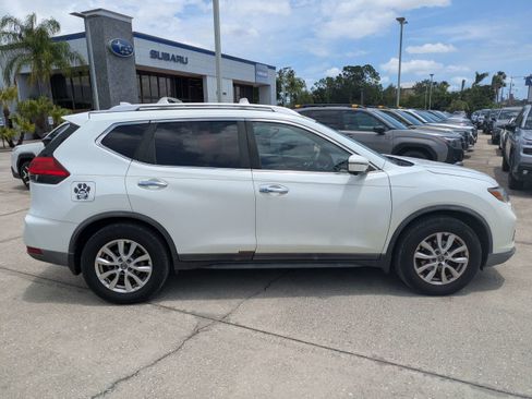 Used 2017 Nissan Rogue SV w/ SV Premium Package FWD image 3