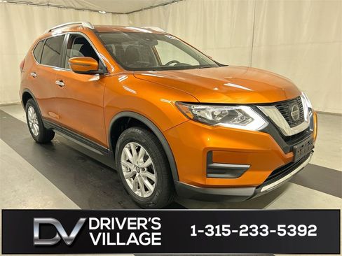 Used 2020 Nissan Rogue SV image 1
