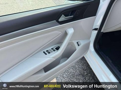 Certified 2023 Volkswagen Jetta SE w/ Panoramic Sunroof Package FWD image 16