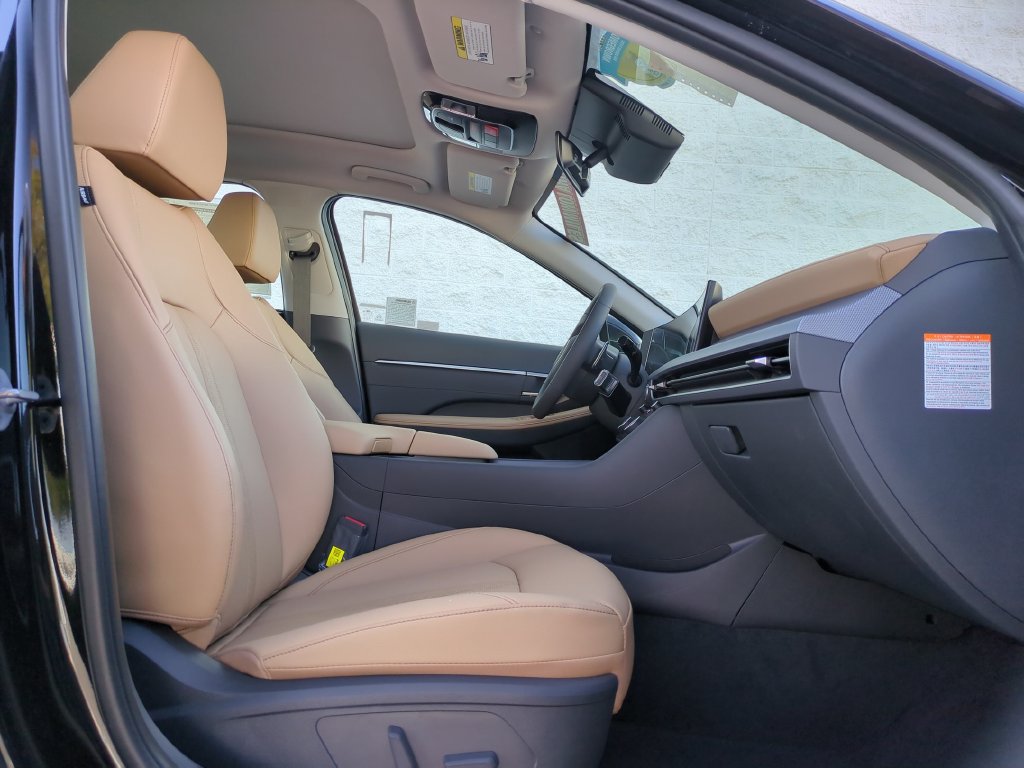 Used 2025 Hyundai Sonata Limited FWD image 11