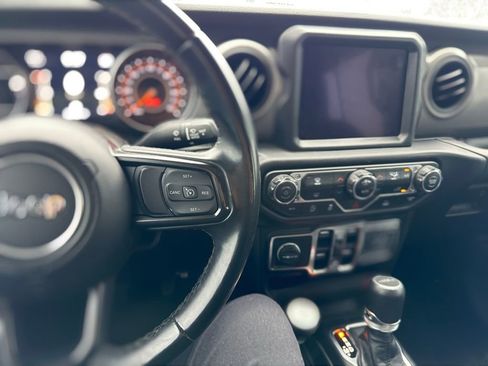 Used 2022 Jeep Gladiator Willys image 8