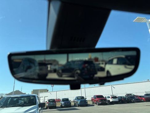 Used 2024 Buick Enclave Premium image 14