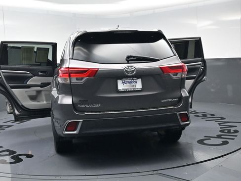Used 2019 Toyota Highlander Limited image 27