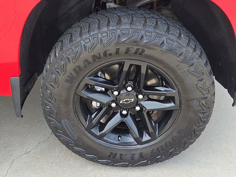 Used 2019 Chevrolet Silverado 1500 LT Trail Boss w/ Convenience Package AWD/4WD image 7