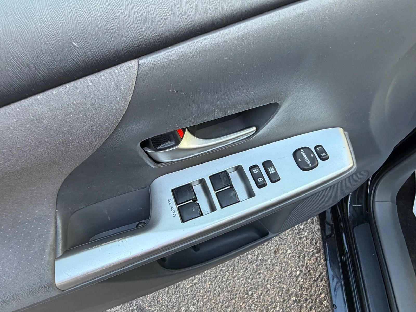 Used 2014 Toyota Prius V Two FWD image 15