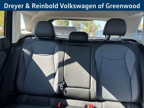 New 2025 Volkswagen Tiguan SE image 30