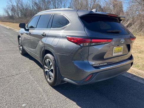 Used 2021 Toyota Highlander XLE image 9