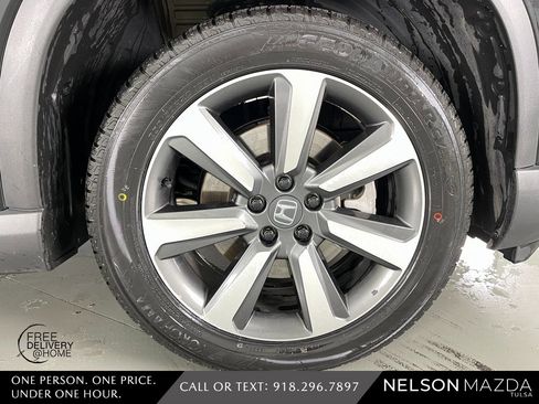 Used 2024 Honda Pilot Touring image 14