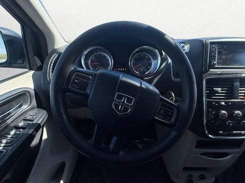 Used 2019 Dodge Grand Caravan SE FWD image 12