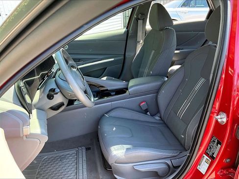 Used 2023 Hyundai Elantra SEL w/ Convenience Package FWD image 10
