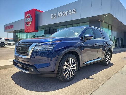 Used 2022 Nissan Pathfinder Platinum w/ Cargo Package FWD image 1