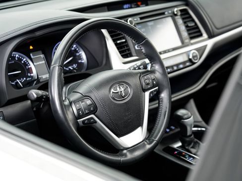 Used 2018 Toyota Highlander SE AWD/4WD image 9