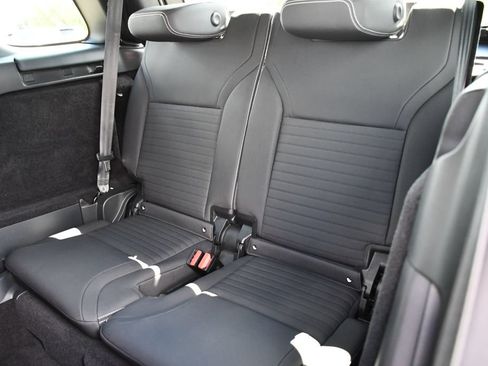 Used 2023 Land Rover Discovery S R-Dynamic AWD/4WD image 24
