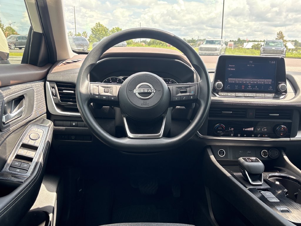 Used 2023 Nissan Rogue SV FWD image 8