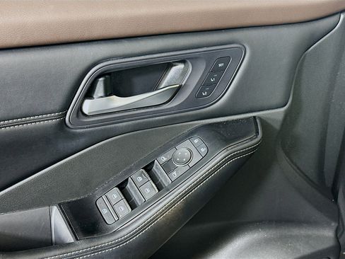 Used 2023 Nissan Rogue SL image 15