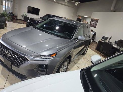 Used 2019 Hyundai Santa Fe SE image 3