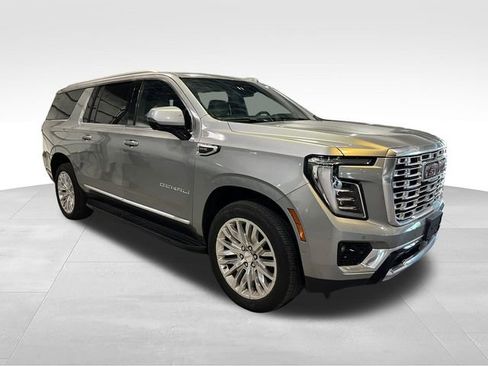 Used 2025 GMC Yukon XL Denali AWD/4WD image 7