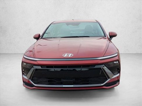 Used 2025 Hyundai Sonata SEL FWD image 2