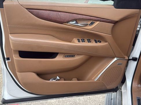 Used 2016 Cadillac Escalade ESV Platinum AWD/4WD image 5