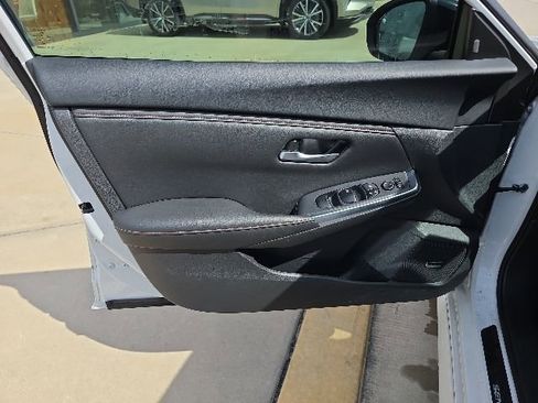 Used 2023 Nissan Sentra SR w/ SR Premium Package FWD image 11
