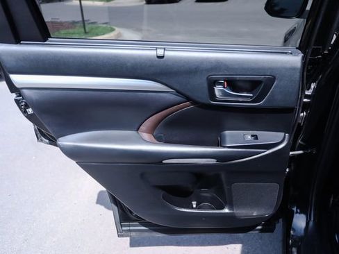Used 2019 Toyota Highlander XLE AWD/4WD image 66
