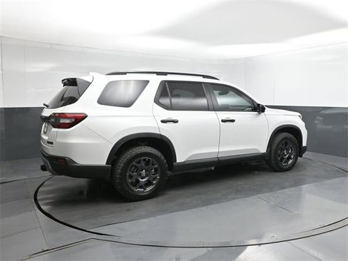 New 2025 Honda Pilot TrailSport image 11