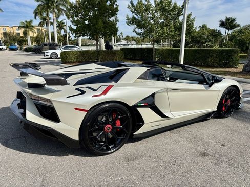 Used 2020 Lamborghini Aventador SVJ image 10