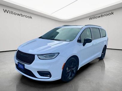 Used 2025 Chrysler Pacifica Limited