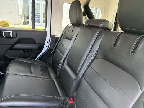 Used 2023 Jeep Wrangler Unlimited Sahara AWD/4WD image 21