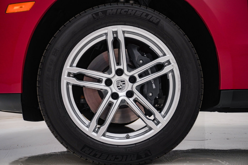 Certified 2026 Porsche Macan AWD/4WD image 13
