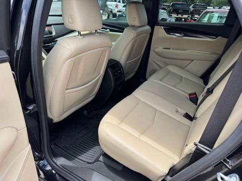 Used 2018 Cadillac XT5 FWD image 15