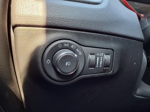 Used 2018 Jeep Compass Trailhawk w/ Leather Interior Group AWD/4WD image 19