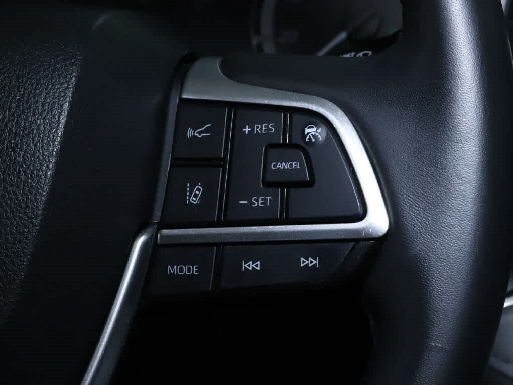 Used 2024 Toyota Highlander XLE AWD/4WD image 24