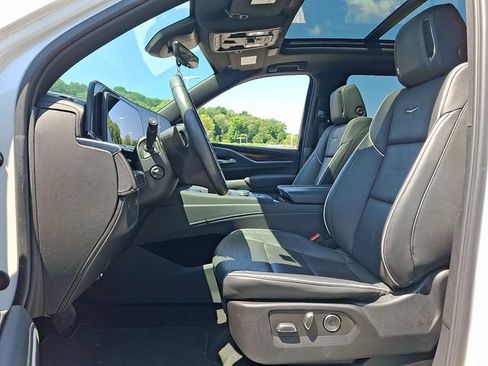 Certified 2024 Cadillac Escalade Premium Luxury AWD/4WD image 13