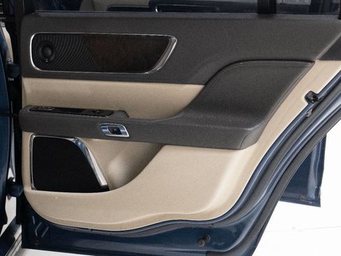 Used 2019 Lincoln Continental Reserve image 16