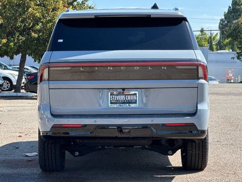 New 2025 Lincoln Navigator Reserve w/ Jet Appearance Package AWD/4WD image 6