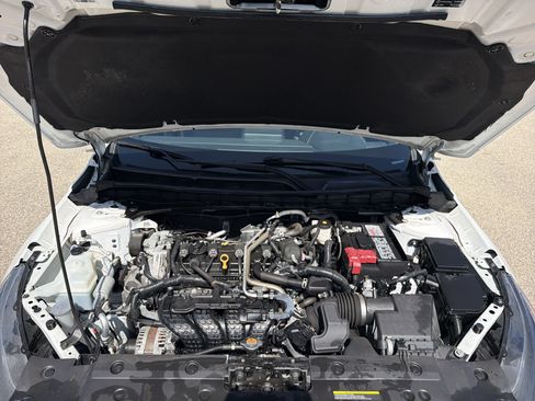 Used 2024 Nissan Altima 2.5 SV FWD image 12
