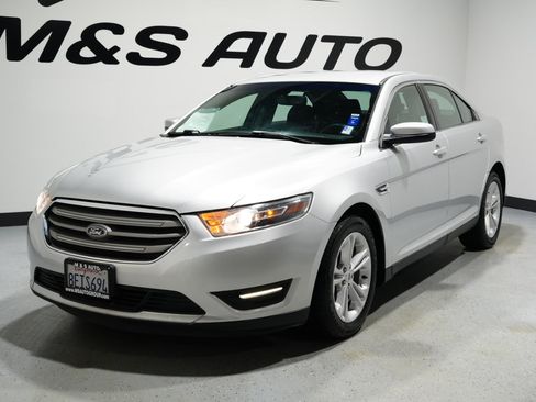 Used 2018 Ford Taurus SEL image 3