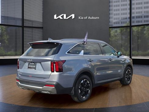 Used 2025 Kia Sorento S w/ Panoramic Sunroof Package FWD image 12