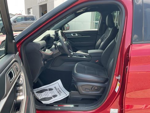 Used 2025 Ford Explorer ST image 9