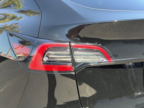 Used 2023 Tesla Model Y Long Range image 9