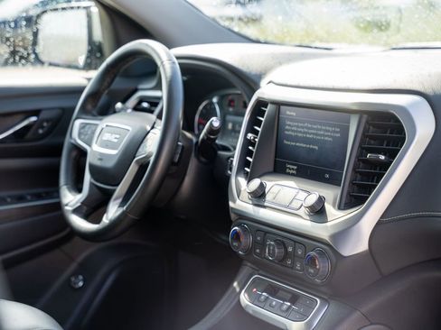 Used 2023 GMC Acadia SLT image 13