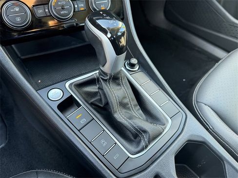 Used 2024 Volkswagen Jetta SE image 17