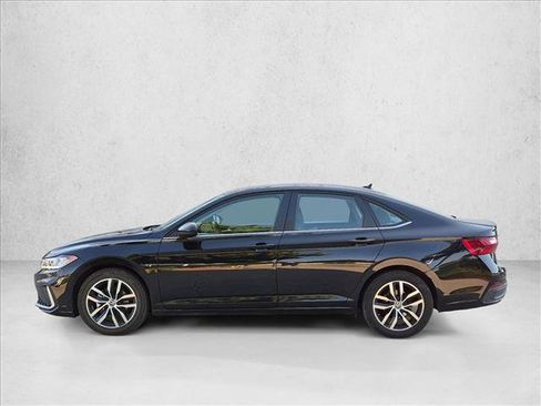 Used 2025 Volkswagen Jetta SE FWD image 9
