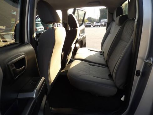 Used 2017 Toyota Tacoma TRD Sport image 30