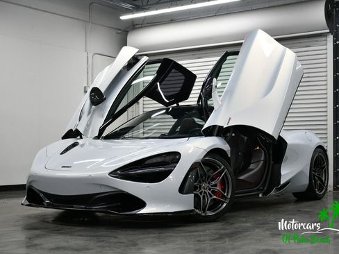Used 2018 McLaren 720S RWD image 2