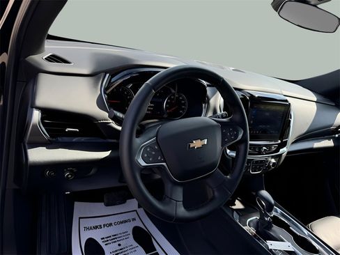 Used 2023 Chevrolet Traverse LT image 11
