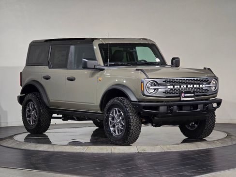 New 2025 Ford Bronco Badlands image 2